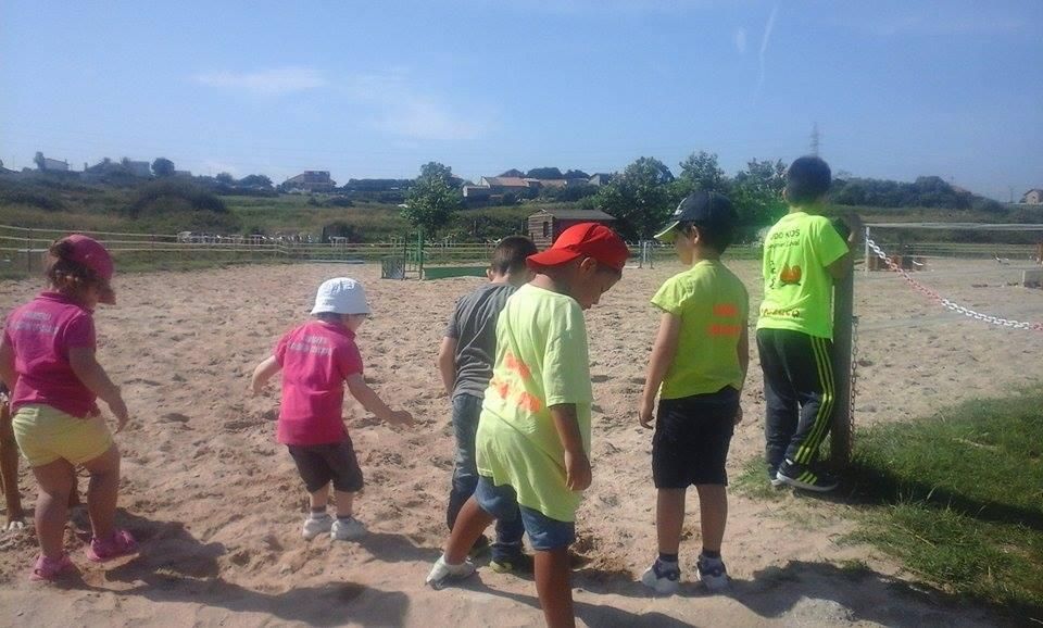 Niños en arena 